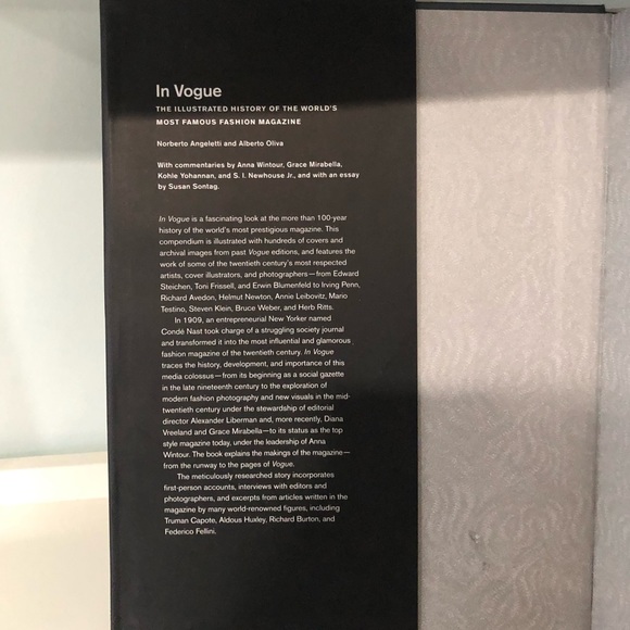 LIM TIME DISCOUNTED SHIPPING! 🌟HOST PICK🌟 Hardcover- In Vogue: The Illustrated - Picture 4 of 13